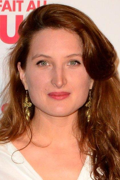 Julia Piaton - Actor Profile Photo