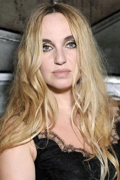 Chloé Mons - Actor Profile Photo