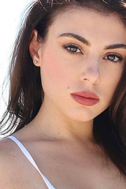 Lyssa Roberts - Actor Profile Photo