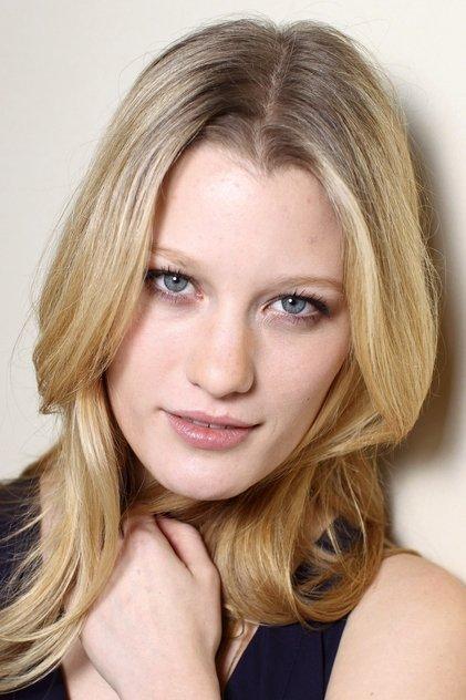Ashley Hinshaw - Actor Profile Photo
