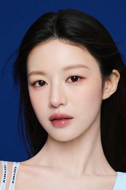 Go Youn-jung - Actor Profile Photo