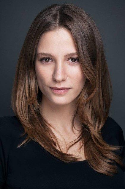 Serenay Sarıkaya - Actor Profile Photo