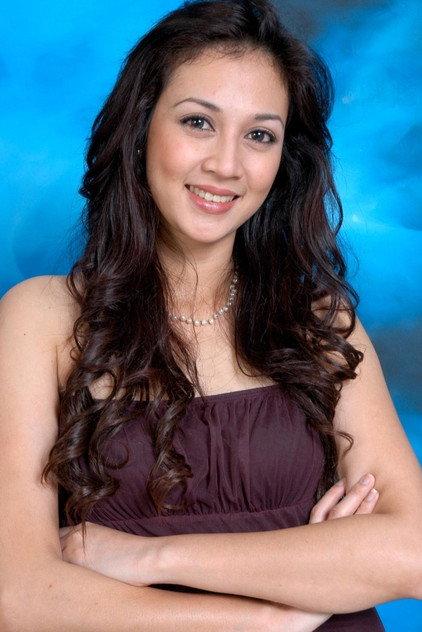 Dina Lorenza - Actor Profile Photo