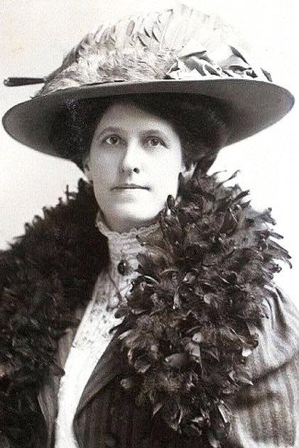 Louise Mackintosh - Actor Profile Photo