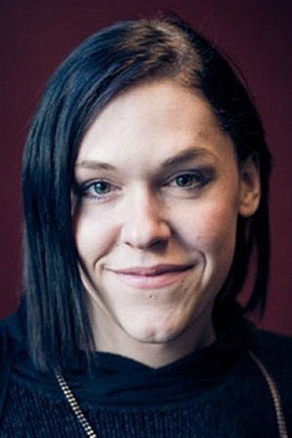 Saga Becker - Actor Profile Photo