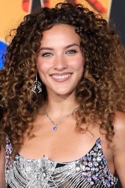 Sofie Dossi - Actor Profile Photo