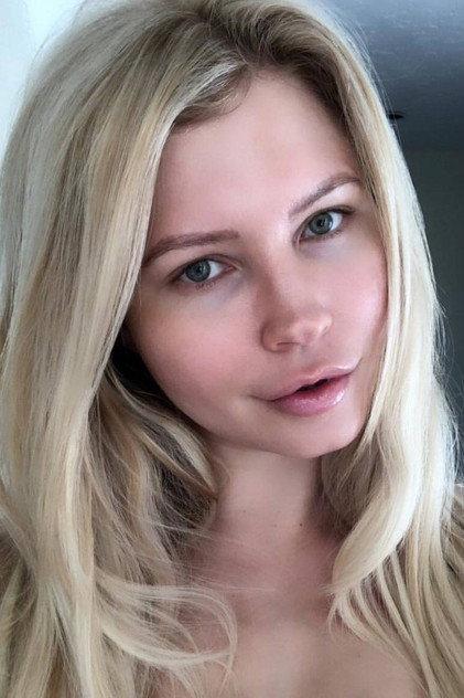 Carrie Minter - Actor Profile Photo