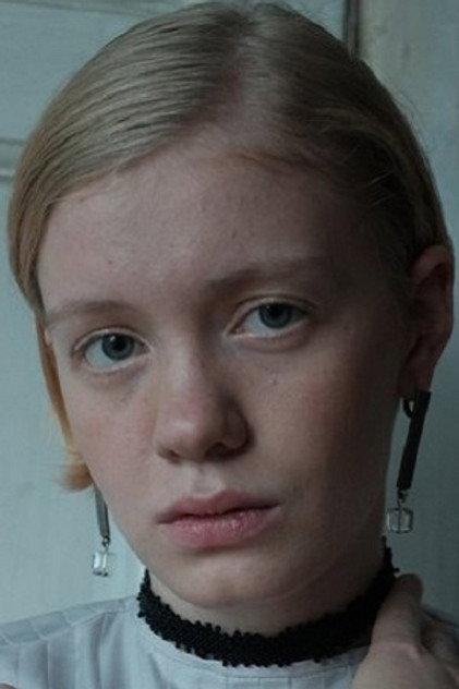 Anna Damer - Actor Profile Photo