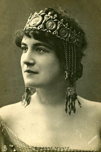 Suzanne Munte - Actor Profile Photo