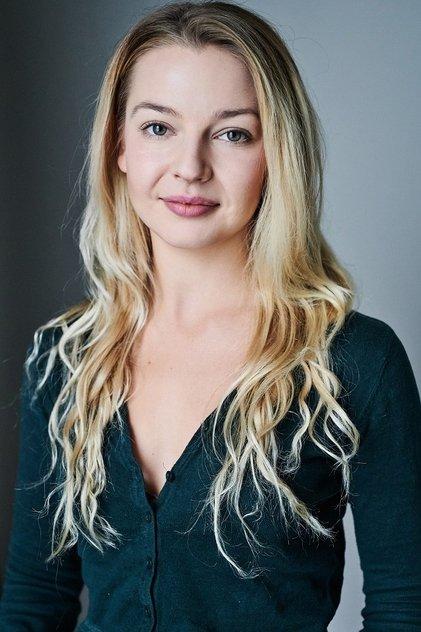 Issy Stewart - Actor Profile Photo