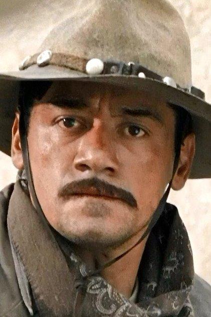 Israel Islas - Actor Profile Photo