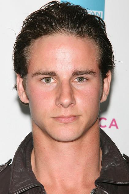 Kelly Blatz - Actor Profile Photo