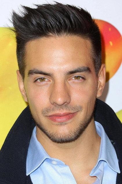 Vadhir Derbez - Actor Profile Photo