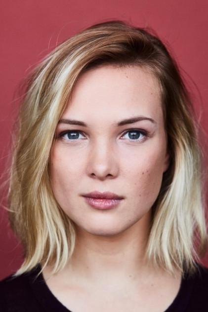 Floriane Bibauw - Actor Profile Photo