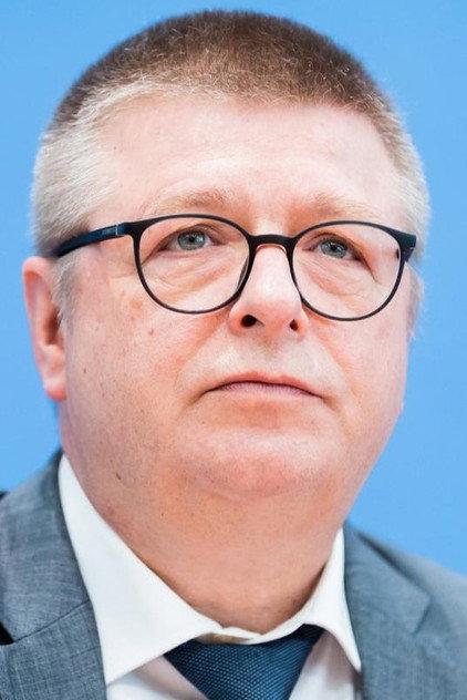 Thomas Haldenwang - Actor Profile Photo