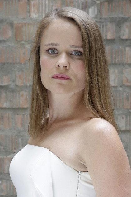 Eszter Csépai - Actor Profile Photo