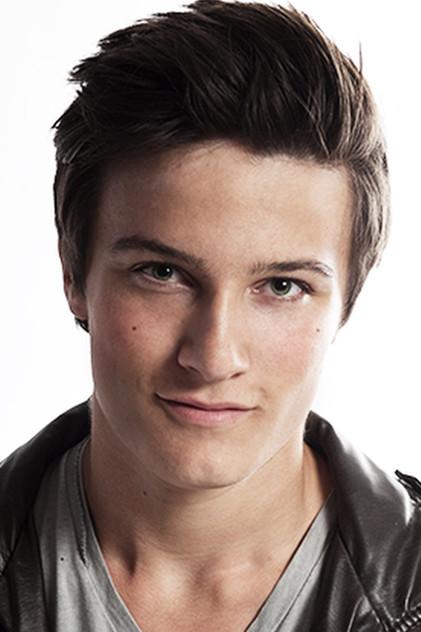 Daniel Manche - Actor Profile Photo