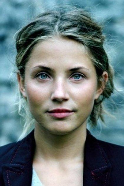 Tuva Novotny - Actor Profile Photo