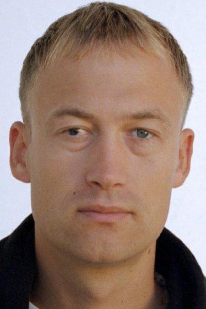 Oscar Dyekjær Giese - Actor Profile Photo