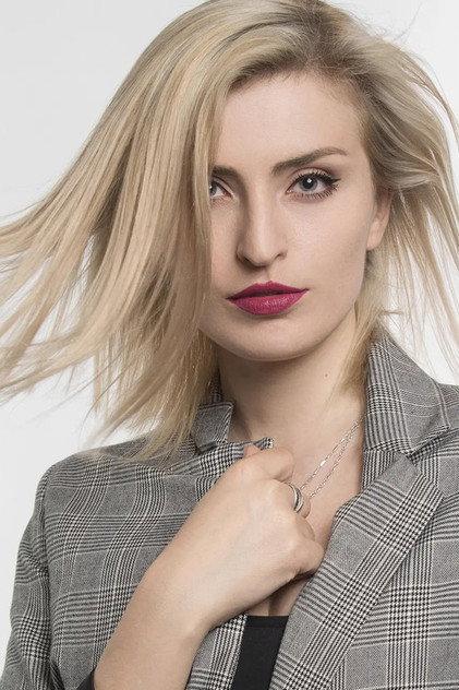 Zina Blahusova - Actor Profile Photo