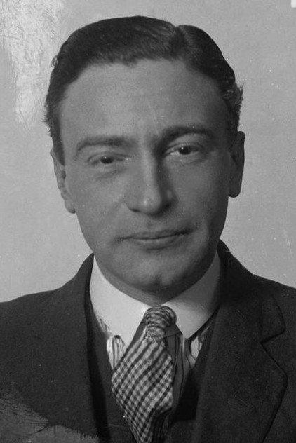 Hay Petrie - Actor Profile Photo