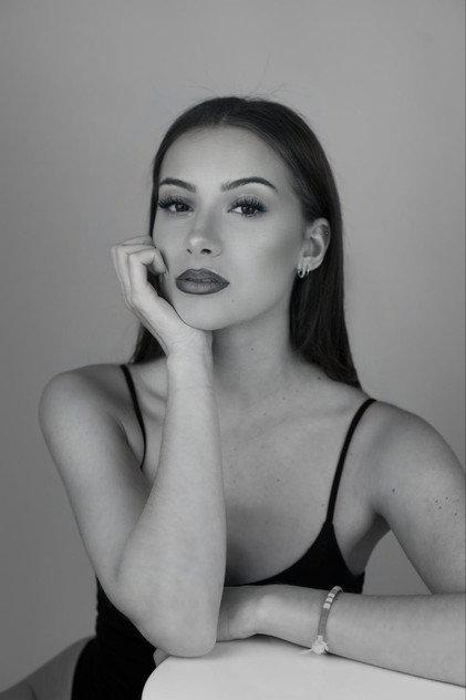 Manon Couttier - Actor Profile Photo