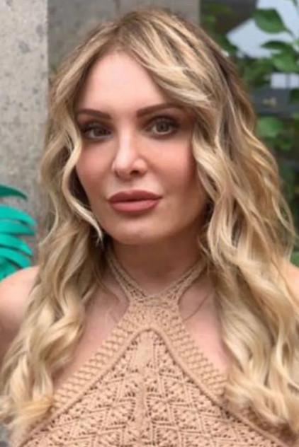 Laura Cosenza - Actor Profile Photo