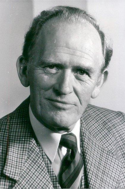 Gordon Jackson - Actor Profile Photo