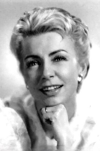 Élina Labourdette - Actor Profile Photo