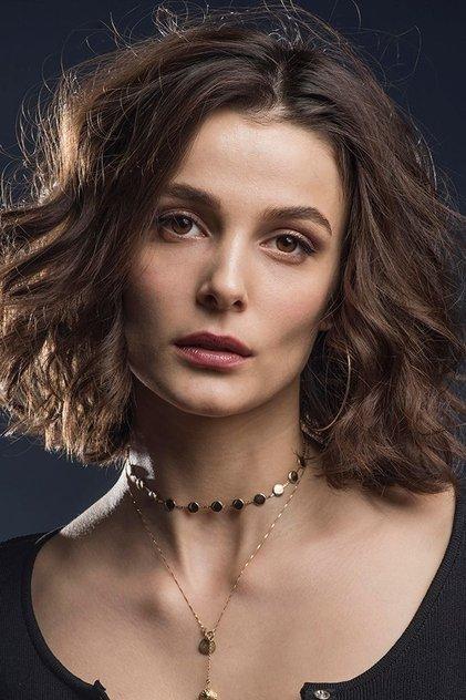 Büşra Develi - Actor Profile Photo
