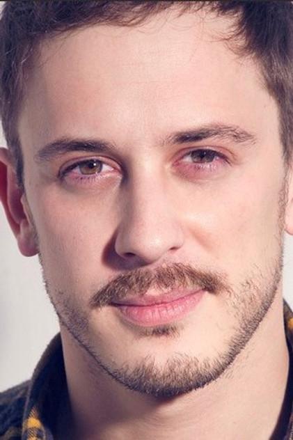 Elio González - Actor Profile Photo