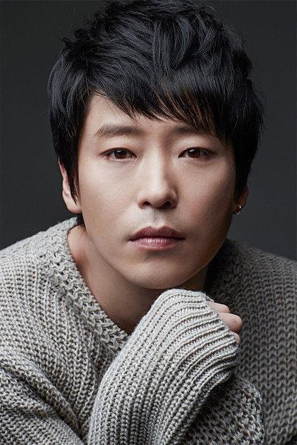 Uhm Ki-joon - Actor Profile Photo