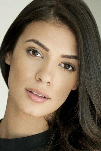 Laysla De Oliveira - Actor Profile Photo