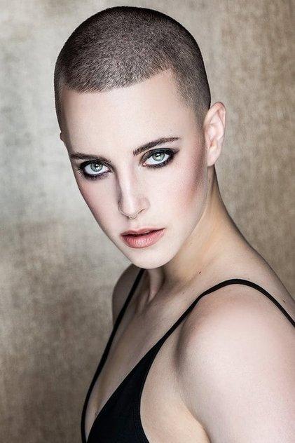 Ess Hödlmoser - Actor Profile Photo
