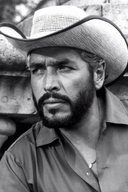 Carlos León - Actor Profile Photo