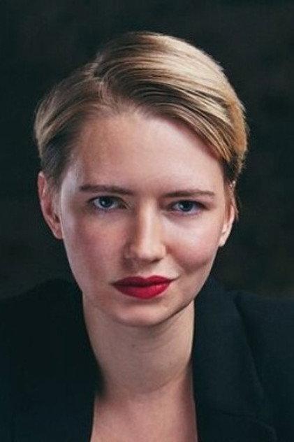 Zoë Valks - Actor Profile Photo
