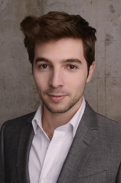 Roberto Aguire - Actor Profile Photo