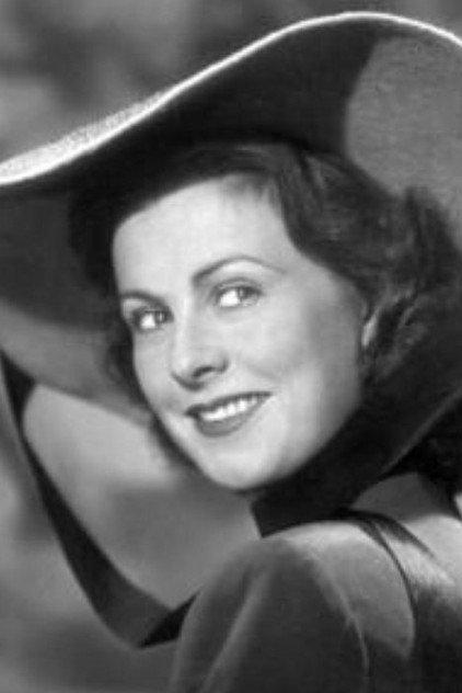 Dora Komar - Actor Profile Photo