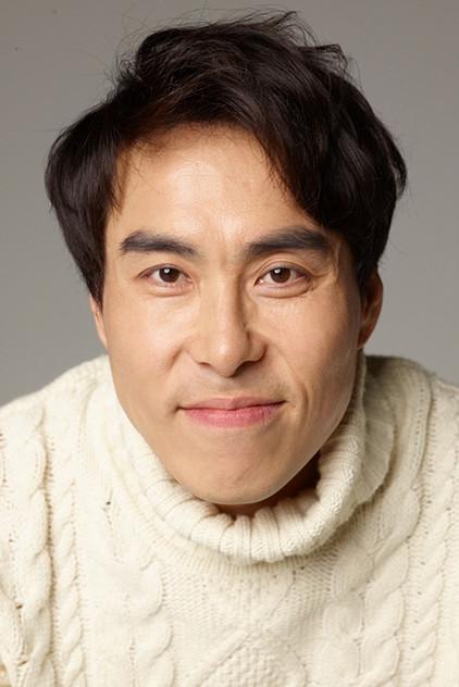 Min Moo-je - Actor Profile Photo