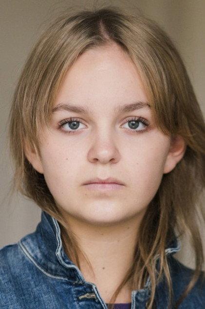 Manon Debaille - Actor Profile Photo