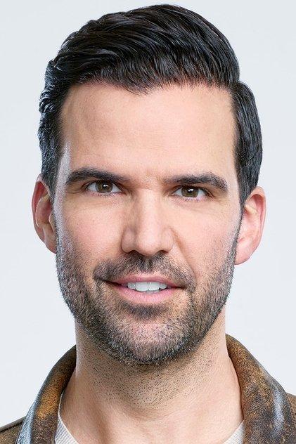 Benjamin Ayres - Actor Profile Photo