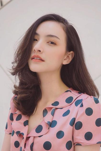 Anna Glucks - Actor Profile Photo