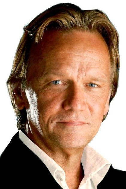 Sam Hennings - Actor Profile Photo