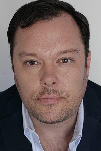 Michael Gladis - Actor Profile Photo