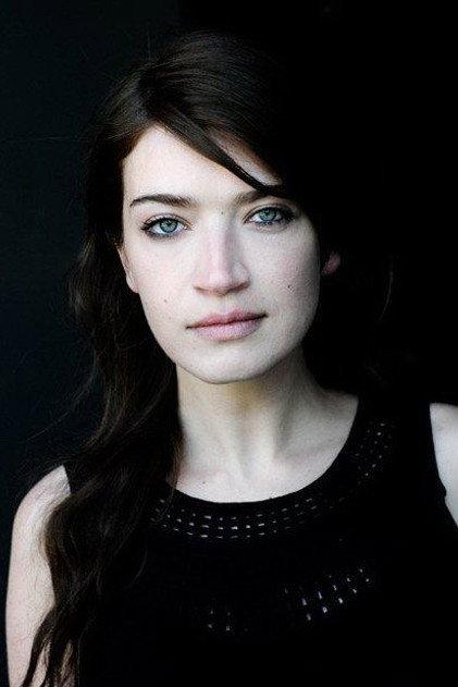 Anna Bederke - Actor Profile Photo