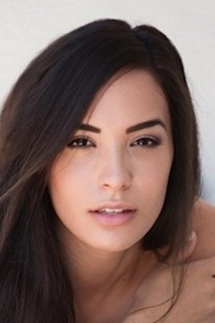 Laura Hine - Actor Profile Photo