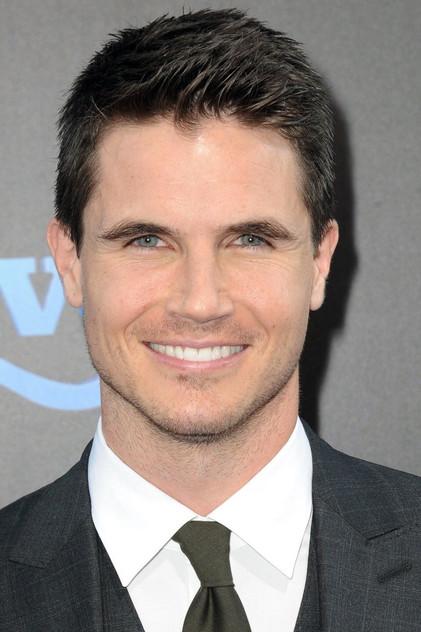 Robbie Amell - Actor Profile Photo