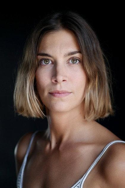 Anaïs Fabre - Actor Profile Photo