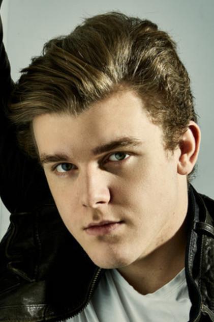 Sean Ryan Fox - Actor Profile Photo