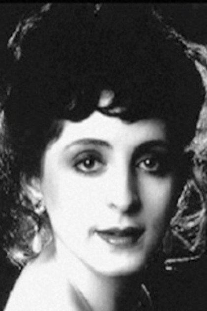 Naomi Lewis - Actor Profile Photo